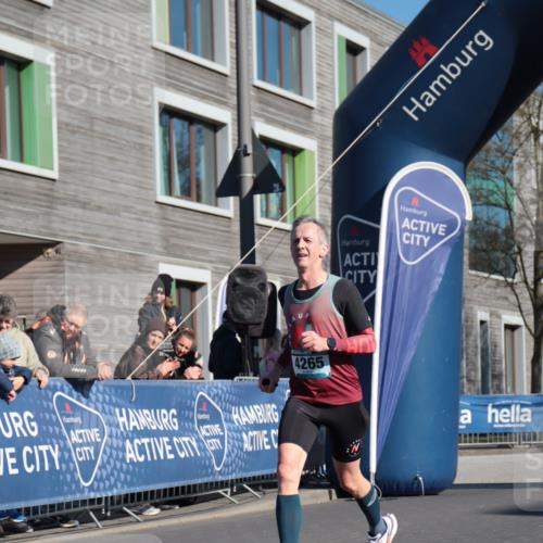 06.04.2025 - 44. Internationalen Wilhelmsburger Insellauf A. Gomolzig http://msf.ph/oto/7580571 06.04.2025 10:18:17 Ziel 4265 meine-sportfotos.de