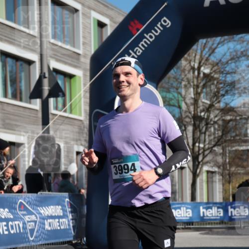 06.04.2025 - 44. Internationalen Wilhelmsburger Insellauf A. Gomolzig http://msf.ph/oto/7580614 06.04.2025 10:18:03 Ziel 3994 meine-sportfotos.de