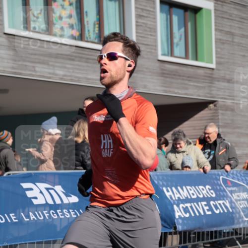 06.04.2025 - 44. Internationalen Wilhelmsburger Insellauf A. Gomolzig http://msf.ph/oto/7580626 06.04.2025 10:17:59 Ziel 3514, 3994 meine-sportfotos.de