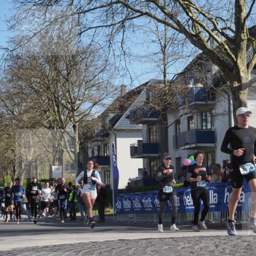 06.04.2025 - 44. Internationalen Wilhelmsburger Insellauf Luisa Fischer http://msf.ph/oto/7580629 06.04.2025 10:45:18 Ziel 4302, 3678, 3218, 3956, 3052, 4100, 6 meine-sportfotos.de