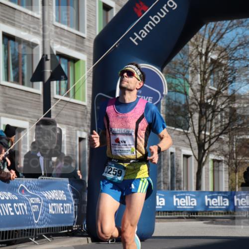 06.04.2025 - 44. Internationalen Wilhelmsburger Insellauf A. Gomolzig http://msf.ph/oto/7580640 06.04.2025 10:17:29 Ziel 3259 meine-sportfotos.de
