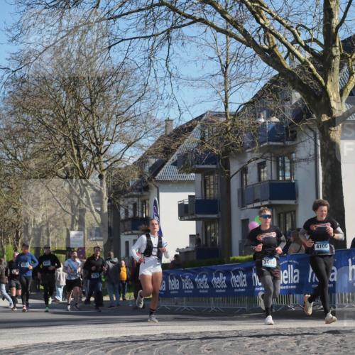 06.04.2025 - 44. Internationalen Wilhelmsburger Insellauf Luisa Fischer http://msf.ph/oto/7580657 06.04.2025 10:45:18 Ziel 4302, 4301, 3678, 3052, 4100 meine-sportfotos.de