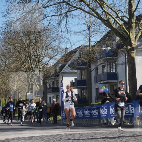06.04.2025 - 44. Internationalen Wilhelmsburger Insellauf Luisa Fischer http://msf.ph/oto/7580679 06.04.2025 10:45:19 Ziel 4302, 4301, 3678, 3052, 410 meine-sportfotos.de