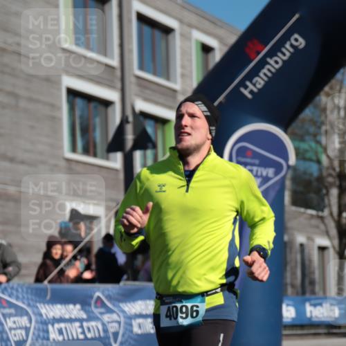 06.04.2025 - 44. Internationalen Wilhelmsburger Insellauf A. Gomolzig http://msf.ph/oto/7580686 06.04.2025 10:17:17 Ziel 4096, 4230 meine-sportfotos.de
