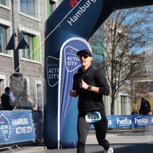 06.04.2025 - 44. Internationalen Wilhelmsburger Insellauf A. Gomolzig http://msf.ph/oto/7580694 06.04.2025 10:17:06 Ziel 4325 meine-sportfotos.de