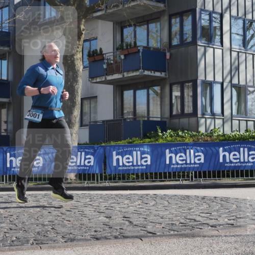 06.04.2025 - 44. Internationalen Wilhelmsburger Insellauf Luisa Fischer http://msf.ph/oto/7580714 06.04.2025 10:40:06 Ziel 3001 meine-sportfotos.de