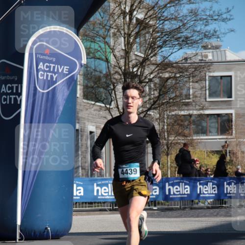 06.04.2025 - 44. Internationalen Wilhelmsburger Insellauf A. Gomolzig http://msf.ph/oto/7580734 06.04.2025 10:16:40 Ziel 4439 meine-sportfotos.de