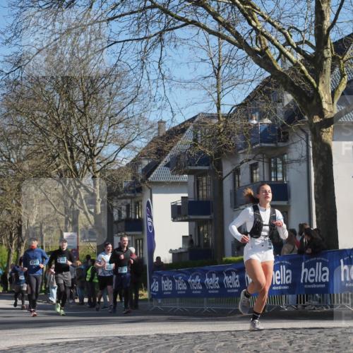 06.04.2025 - 44. Internationalen Wilhelmsburger Insellauf Luisa Fischer http://msf.ph/oto/7580738 06.04.2025 10:45:20 Ziel 4302, 4301, 4565, 3678 meine-sportfotos.de