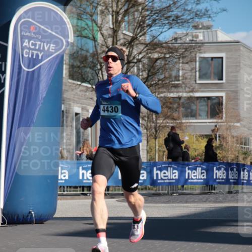 06.04.2025 - 44. Internationalen Wilhelmsburger Insellauf A. Gomolzig http://msf.ph/oto/7580753 06.04.2025 10:16:21 Ziel 4430 meine-sportfotos.de
