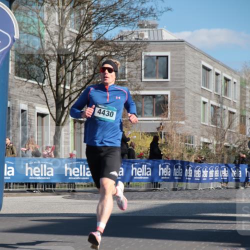 06.04.2025 - 44. Internationalen Wilhelmsburger Insellauf A. Gomolzig http://msf.ph/oto/7580759 06.04.2025 10:16:20 Ziel 4430 meine-sportfotos.de
