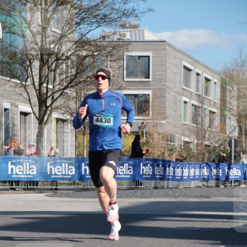 06.04.2025 - 44. Internationalen Wilhelmsburger Insellauf A. Gomolzig http://msf.ph/oto/7580763 06.04.2025 10:16:20 Ziel 4430 meine-sportfotos.de