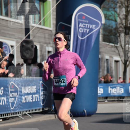 06.04.2025 - 44. Internationalen Wilhelmsburger Insellauf A. Gomolzig http://msf.ph/oto/7580789 06.04.2025 10:16:08 Ziel 4492 meine-sportfotos.de