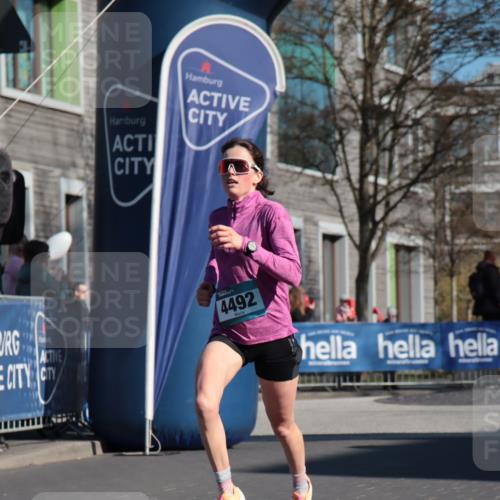 06.04.2025 - 44. Internationalen Wilhelmsburger Insellauf A. Gomolzig http://msf.ph/oto/7580797 06.04.2025 10:16:08 Ziel 4492 meine-sportfotos.de