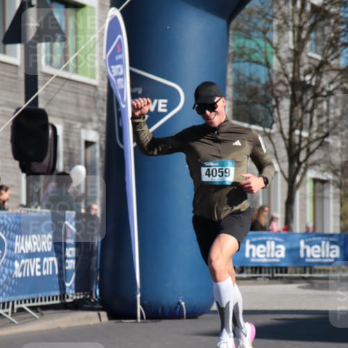 06.04.2025 - 44. Internationalen Wilhelmsburger Insellauf A. Gomolzig http://msf.ph/oto/7580821 06.04.2025 10:15:47 Ziel 4059 meine-sportfotos.de