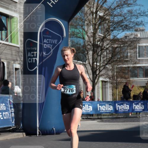 06.04.2025 - 44. Internationalen Wilhelmsburger Insellauf A. Gomolzig http://msf.ph/oto/7580855 06.04.2025 10:15:23 Ziel 3080, 3475, 3776 meine-sportfotos.de