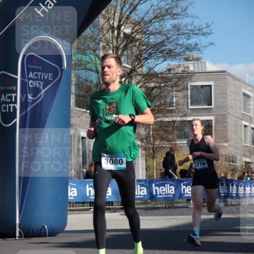 06.04.2025 - 44. Internationalen Wilhelmsburger Insellauf A. Gomolzig http://msf.ph/oto/7580866 06.04.2025 10:15:22 Ziel 3080, 3475, 3776 meine-sportfotos.de