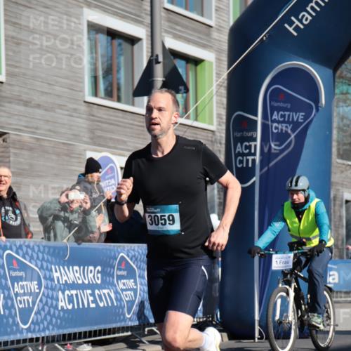 06.04.2025 - 44. Internationalen Wilhelmsburger Insellauf A. Gomolzig http://msf.ph/oto/7580899 06.04.2025 10:15:11 Ziel 3059, 3557 meine-sportfotos.de