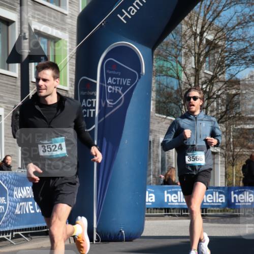 06.04.2025 - 44. Internationalen Wilhelmsburger Insellauf A. Gomolzig http://msf.ph/oto/7580932 06.04.2025 10:14:54 Ziel 3524, 3566, 3599 meine-sportfotos.de