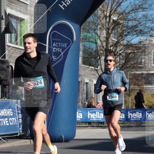 06.04.2025 - 44. Internationalen Wilhelmsburger Insellauf A. Gomolzig http://msf.ph/oto/7580935 06.04.2025 10:14:54 Ziel 3524, 3566, 3599 meine-sportfotos.de