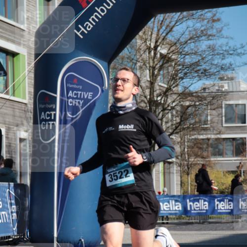 06.04.2025 - 44. Internationalen Wilhelmsburger Insellauf A. Gomolzig http://msf.ph/oto/7581003 06.04.2025 10:14:37 Ziel 3522 meine-sportfotos.de