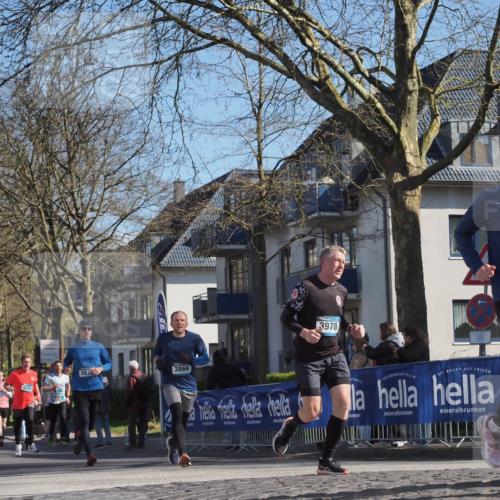 06.04.2025 - 44. Internationalen Wilhelmsburger Insellauf Luisa Fischer http://msf.ph/oto/7581009 06.04.2025 10:45:26 Ziel 4352, 387, 3866, 3978, 4302 meine-sportfotos.de