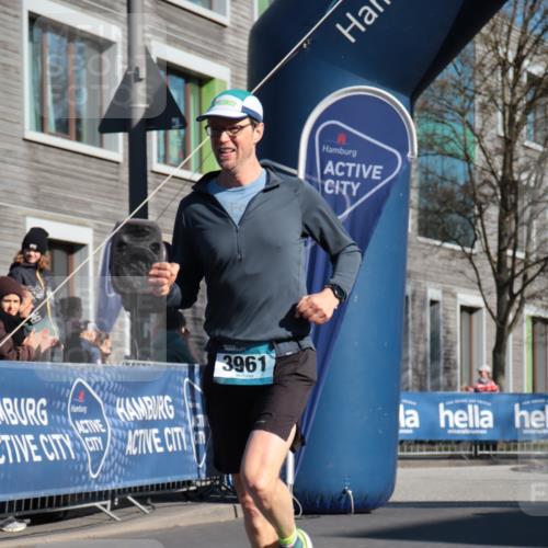 06.04.2025 - 44. Internationalen Wilhelmsburger Insellauf A. Gomolzig http://msf.ph/oto/7581038 06.04.2025 10:14:23 Ziel 3961, 4511 meine-sportfotos.de