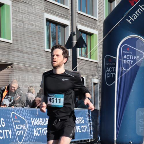 06.04.2025 - 44. Internationalen Wilhelmsburger Insellauf A. Gomolzig http://msf.ph/oto/7581053 06.04.2025 10:14:19 Ziel 3961, 4511 meine-sportfotos.de