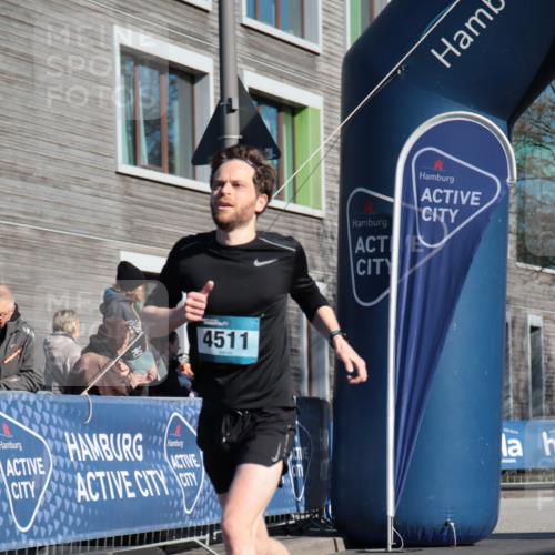 06.04.2025 - 44. Internationalen Wilhelmsburger Insellauf A. Gomolzig http://msf.ph/oto/7581057 06.04.2025 10:14:19 Ziel 3961, 4511 meine-sportfotos.de