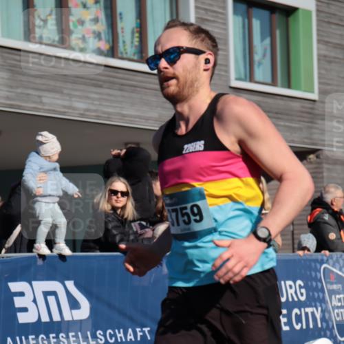 06.04.2025 - 44. Internationalen Wilhelmsburger Insellauf A. Gomolzig http://msf.ph/oto/7581071 06.04.2025 10:14:11 Ziel 3759 meine-sportfotos.de