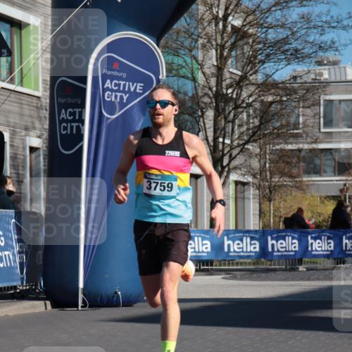 06.04.2025 - 44. Internationalen Wilhelmsburger Insellauf A. Gomolzig http://msf.ph/oto/7581088 06.04.2025 10:14:10 Ziel 3759 meine-sportfotos.de