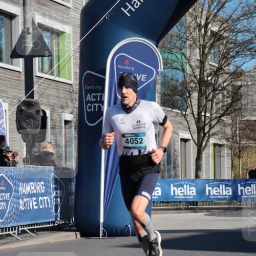 06.04.2025 - 44. Internationalen Wilhelmsburger Insellauf A. Gomolzig http://msf.ph/oto/7581098 06.04.2025 10:13:57 Ziel 3184, 4052 meine-sportfotos.de