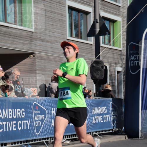 06.04.2025 - 44. Internationalen Wilhelmsburger Insellauf A. Gomolzig http://msf.ph/oto/7581102 06.04.2025 10:13:55 Ziel 3184, 3189, 4052 meine-sportfotos.de