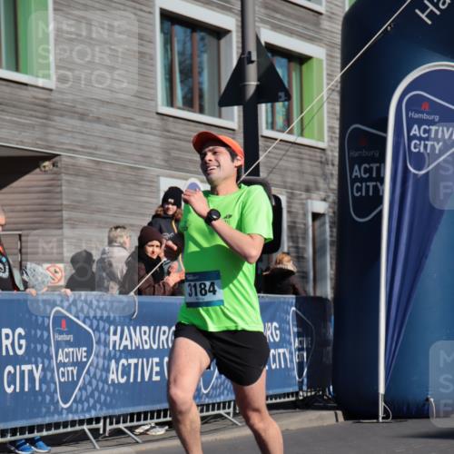 06.04.2025 - 44. Internationalen Wilhelmsburger Insellauf A. Gomolzig http://msf.ph/oto/7581105 06.04.2025 10:13:55 Ziel 3184, 3189, 4052 meine-sportfotos.de