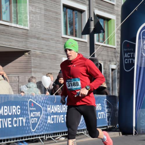 06.04.2025 - 44. Internationalen Wilhelmsburger Insellauf A. Gomolzig http://msf.ph/oto/7581118 06.04.2025 10:13:52 Ziel 3184, 3189, 4052, 4618 meine-sportfotos.de
