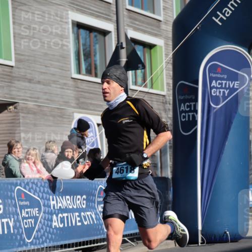 06.04.2025 - 44. Internationalen Wilhelmsburger Insellauf A. Gomolzig http://msf.ph/oto/7581137 06.04.2025 10:13:48 Ziel 3184, 3189, 4618 meine-sportfotos.de