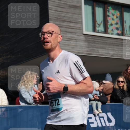 06.04.2025 - 44. Internationalen Wilhelmsburger Insellauf A. Gomolzig http://msf.ph/oto/7581140 06.04.2025 10:13:19 Ziel 4572 meine-sportfotos.de