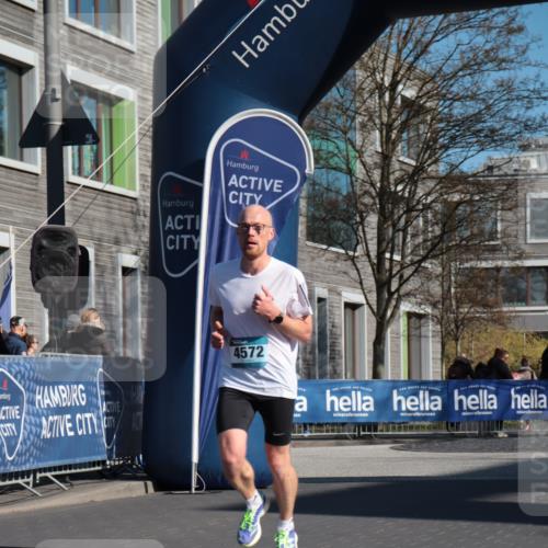 06.04.2025 - 44. Internationalen Wilhelmsburger Insellauf A. Gomolzig http://msf.ph/oto/7581159 06.04.2025 10:13:17 Ziel 4572 meine-sportfotos.de