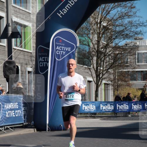 06.04.2025 - 44. Internationalen Wilhelmsburger Insellauf A. Gomolzig http://msf.ph/oto/7581163 06.04.2025 10:13:17 Ziel 4572 meine-sportfotos.de