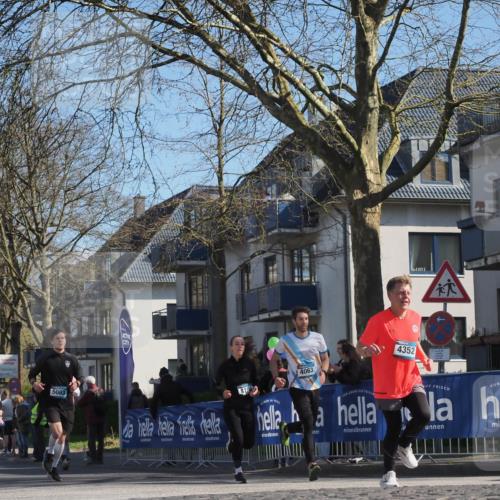 06.04.2025 - 44. Internationalen Wilhelmsburger Insellauf Luisa Fischer http://msf.ph/oto/7581170 06.04.2025 10:45:30 Ziel 4180, 5003, 4063, 4352 meine-sportfotos.de