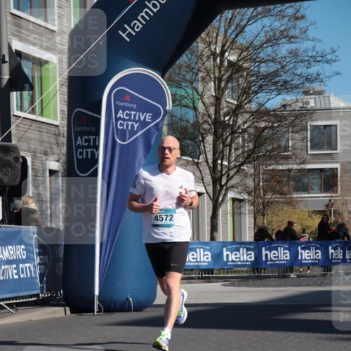 06.04.2025 - 44. Internationalen Wilhelmsburger Insellauf A. Gomolzig http://msf.ph/oto/7581174 06.04.2025 10:13:17 Ziel 4572 meine-sportfotos.de