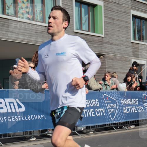 06.04.2025 - 44. Internationalen Wilhelmsburger Insellauf A. Gomolzig http://msf.ph/oto/7581179 06.04.2025 10:12:58 Ziel 4425 meine-sportfotos.de