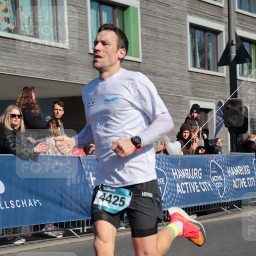 06.04.2025 - 44. Internationalen Wilhelmsburger Insellauf A. Gomolzig http://msf.ph/oto/7581186 06.04.2025 10:12:58 Ziel 4425 meine-sportfotos.de