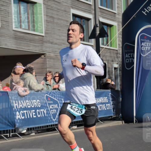 06.04.2025 - 44. Internationalen Wilhelmsburger Insellauf A. Gomolzig http://msf.ph/oto/7581194 06.04.2025 10:12:58 Ziel 4425 meine-sportfotos.de