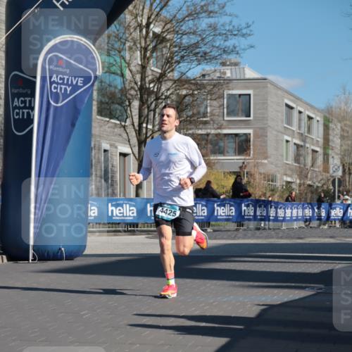 06.04.2025 - 44. Internationalen Wilhelmsburger Insellauf A. Gomolzig http://msf.ph/oto/7581225 06.04.2025 10:12:57 Ziel 4425 meine-sportfotos.de