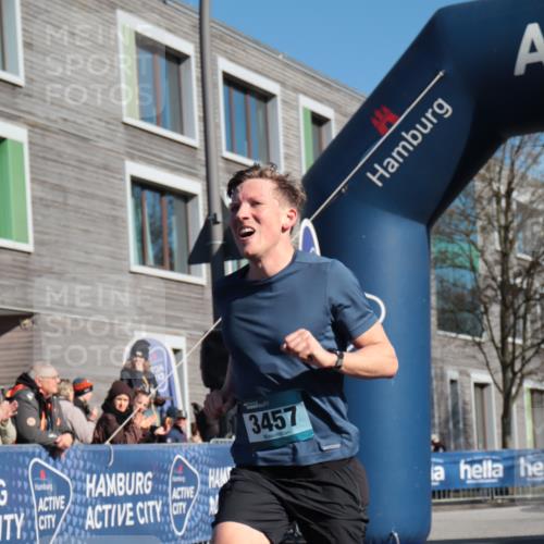 06.04.2025 - 44. Internationalen Wilhelmsburger Insellauf A. Gomolzig http://msf.ph/oto/7581263 06.04.2025 10:12:07 Ziel 3457 meine-sportfotos.de