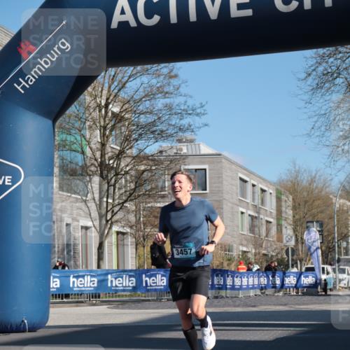 06.04.2025 - 44. Internationalen Wilhelmsburger Insellauf A. Gomolzig http://msf.ph/oto/7581278 06.04.2025 10:12:06 Ziel 3457 meine-sportfotos.de