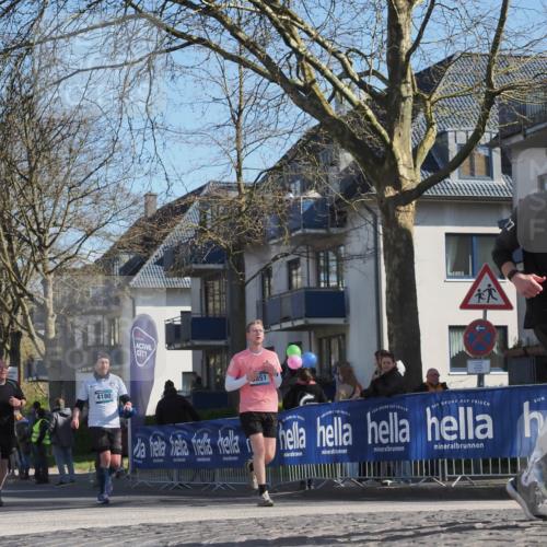 06.04.2025 - 44. Internationalen Wilhelmsburger Insellauf Luisa Fischer http://msf.ph/oto/7581279 06.04.2025 10:45:33 Ziel 4180, 851, 5003 meine-sportfotos.de