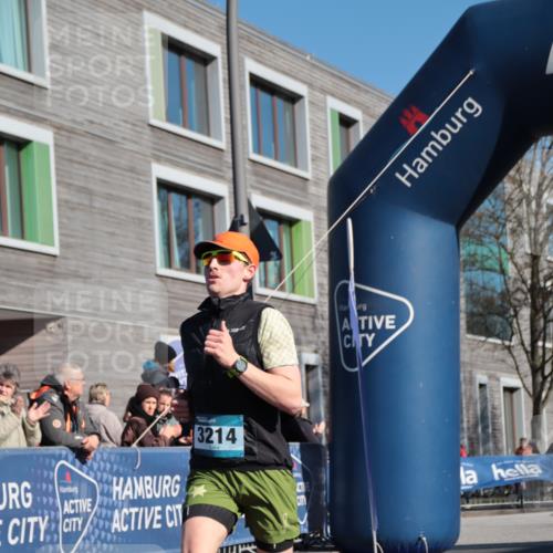 06.04.2025 - 44. Internationalen Wilhelmsburger Insellauf A. Gomolzig http://msf.ph/oto/7581287 06.04.2025 10:11:53 Ziel 3214 meine-sportfotos.de