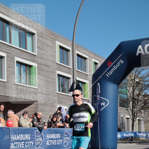 06.04.2025 - 44. Internationalen Wilhelmsburger Insellauf A. Gomolzig http://msf.ph/oto/7581318 06.04.2025 10:11:15 Ziel 3398, 5037, 5123 meine-sportfotos.de