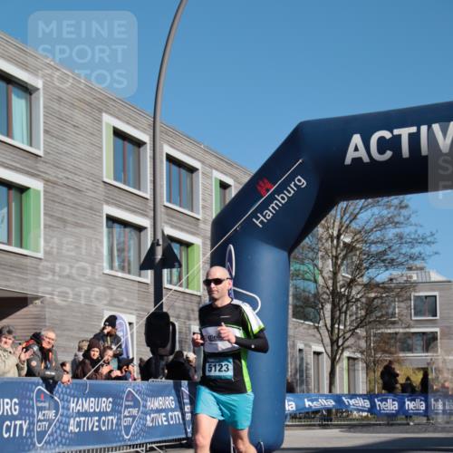 06.04.2025 - 44. Internationalen Wilhelmsburger Insellauf A. Gomolzig http://msf.ph/oto/7581327 06.04.2025 10:11:15 Ziel 3398, 5037, 5123 meine-sportfotos.de